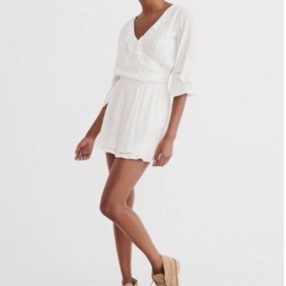 Abercrombie & Fitch Pants - Abercrombie and Fitch White Ruffle Romper M